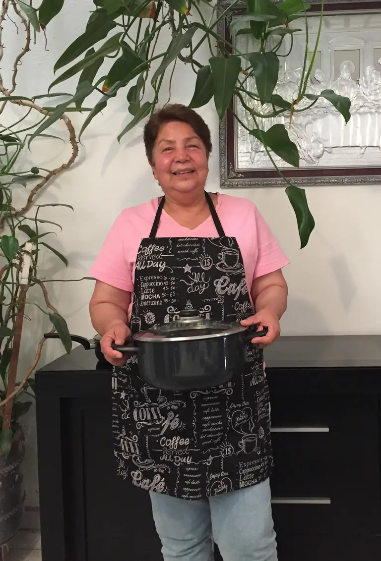 Chef de DeliMagno ofreciendo servicio de taquizas para eventos a domicilio en CDMX